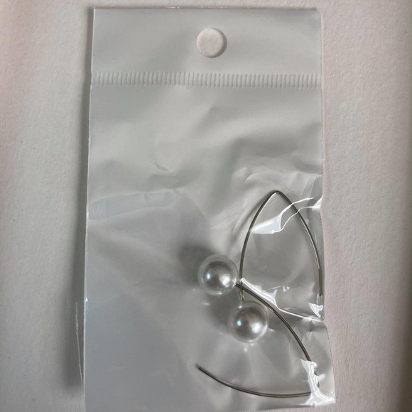 FAUX Pearl Drop Minimalistic Silver Tone Earrings - Picture 4 of 5